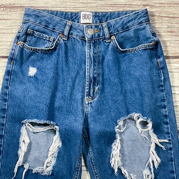 BDG Womens Jeans size 4 W27 Medium Wash Mom High Rise x28”insm 100% Cotton Denim - Picture 3 of 11